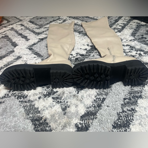 Women's Abound Jessica Flat-Form
Over The Knee Stretchy Boot Beige Size 8 - Picture 3 of 4